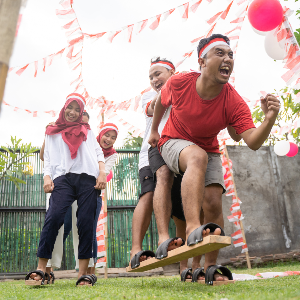 orang sedang lomba 17 agustus